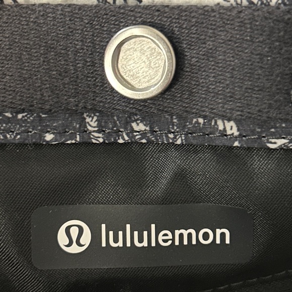 Lululemon Boxy Mini Tote 4.5 L Bag Sketch Toile Turtledove Navy/Obsidian RARE - Picture 9 of 9